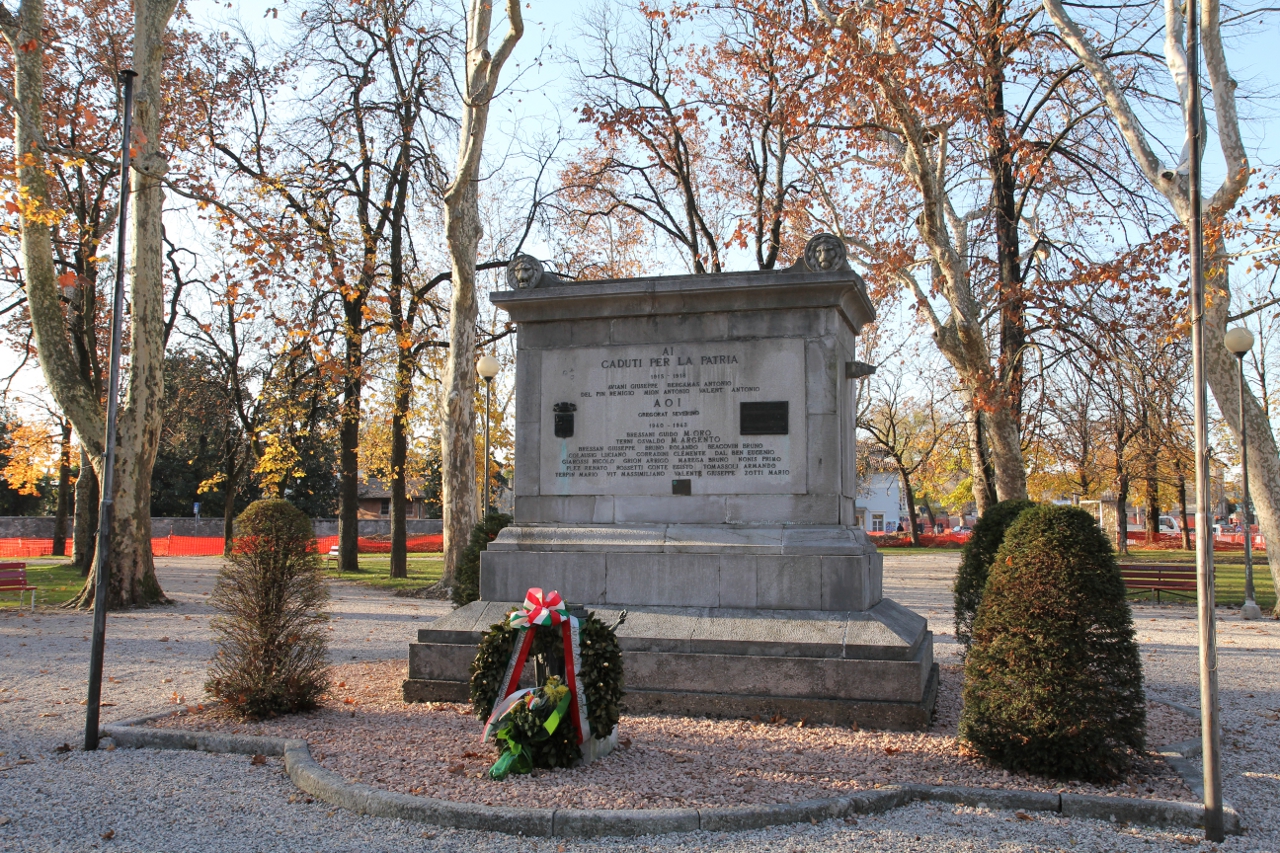 Ara-caduti-Colonna-caduti-Gabriele_Menis-PromoTurismoFVG(2)