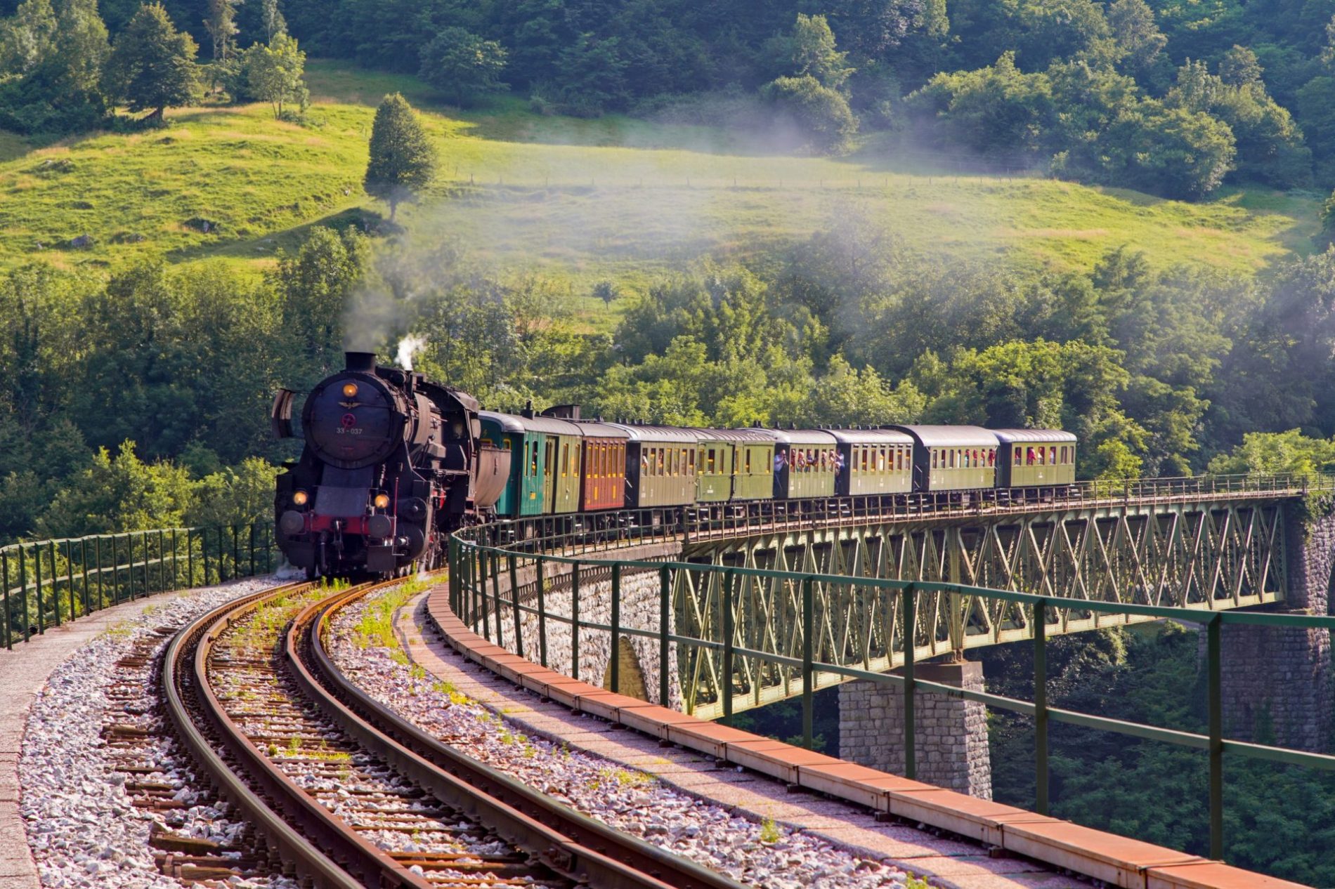 Bohinjska-zeleznica-in-tunel-Simon-Kovacic1