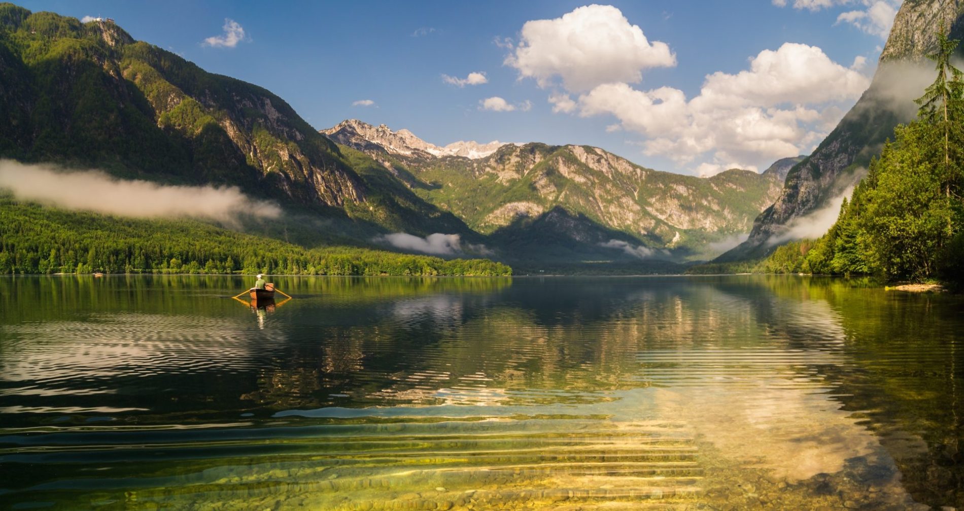 Bohinjsko-jezero-Shutterstock-Mike-Mareen-Turizem-Bohinj