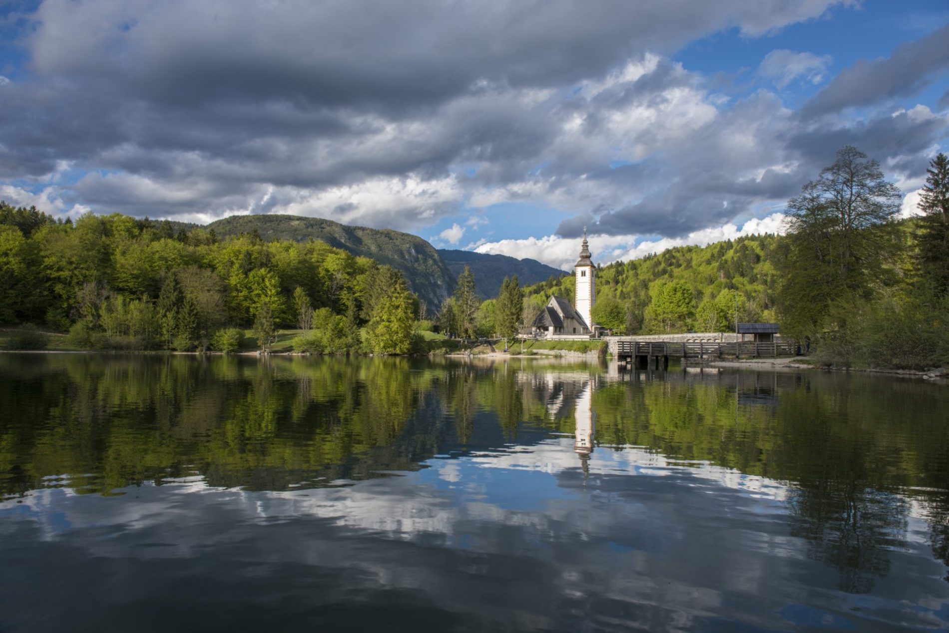 Cerkev-Janeza-Krstnika-Mojca-Odar-Turizem-Bohinj