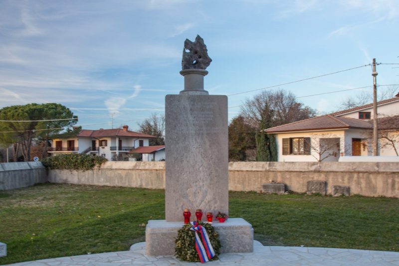Monumento-ai-caduti-sloveni-sul-fronte-isontino-Simon-Kovačič(1)