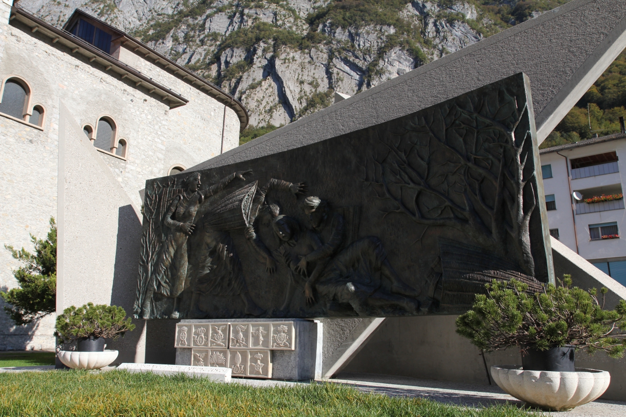 Monumento-alle-Portatrici-Carniche-Gabriele-Menis-PromoTurismoFVG(2)