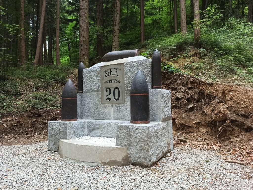 Spomenik-ukrajinskim-vojakom-Park-Panovec-David-Erik-Pipan3